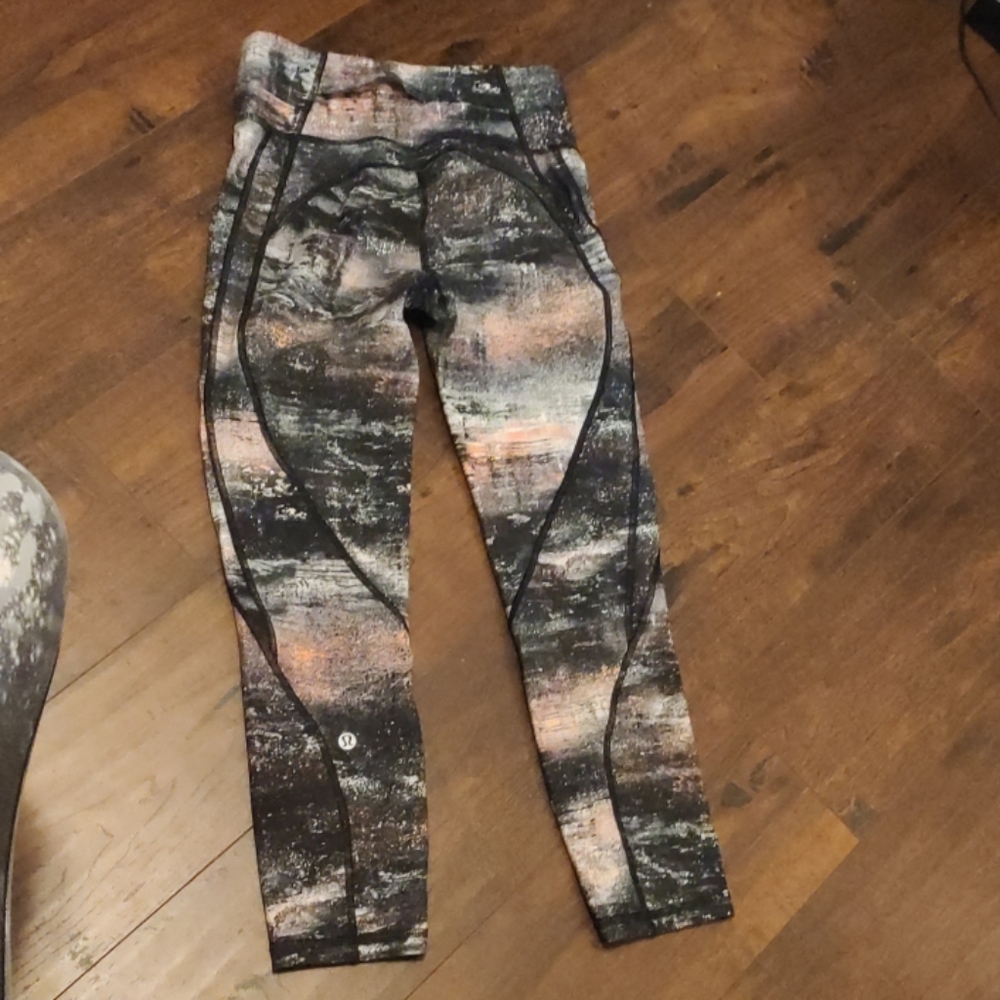 Lululemon crop leggings size 4